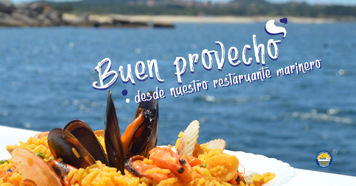 Plato de arroz de mariscos con mensaje de buen provecho, parte del menú marinero